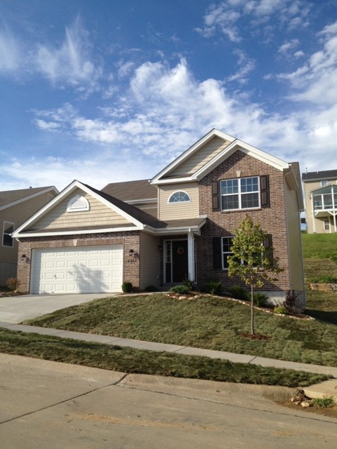 An outdoor view of a new home.